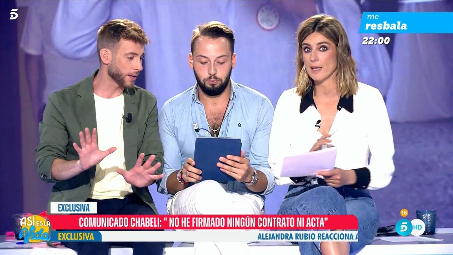 César Muñoz, Avilés y Sandra Barneda, en 'Así es la vida'. (Telecinco)