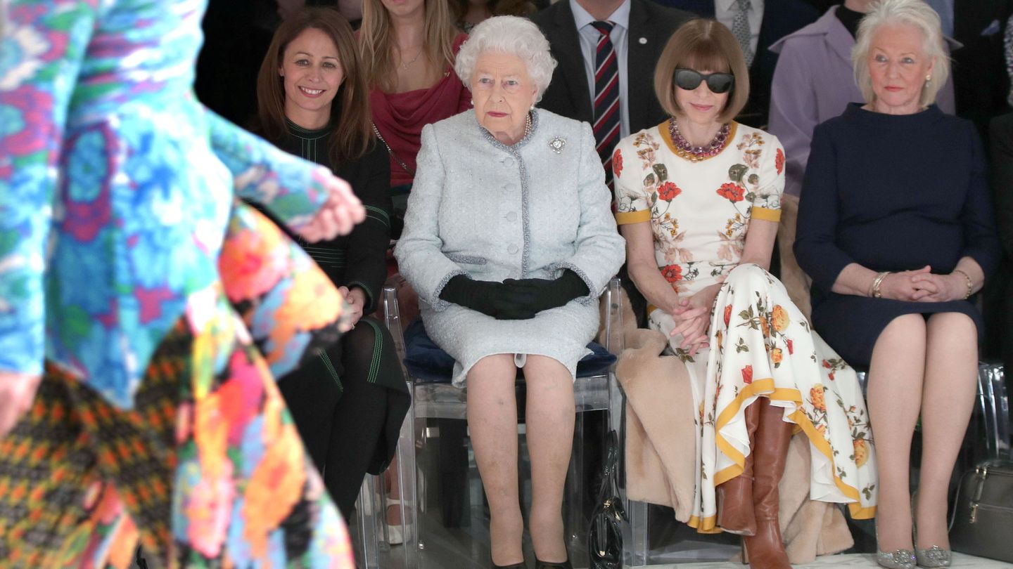 La reina durante el desfile. (Reuters)