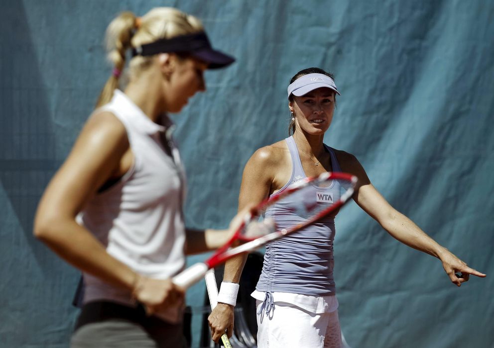 Foto: Martina Hingis junto a Lisicki, en un partido de dobles (Efe). 