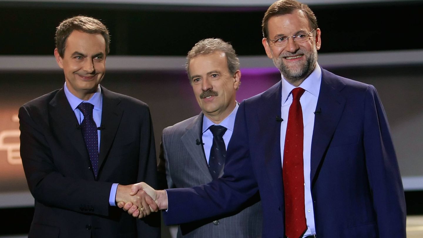  Junto a Zapatero y Rajoy en uno de los muchos debates presidenciales que ha moderado. (Getty)