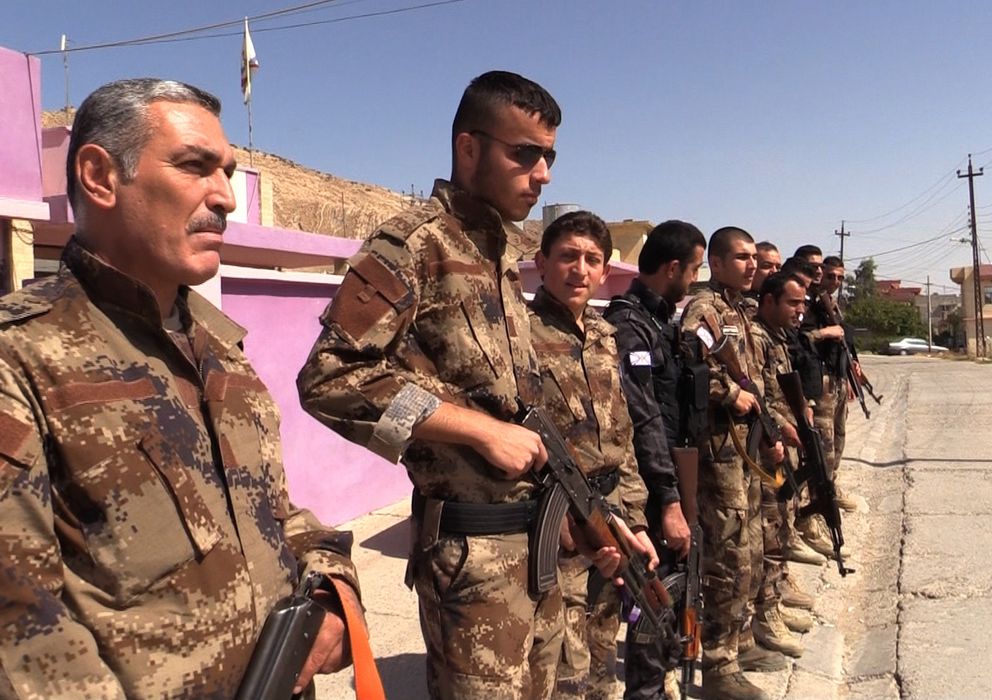 Foto: Los cristianos asirios que integran la milicia para proteger Al Qosh y otro pueblos del Estado Islámico (Pilar Cebrián).