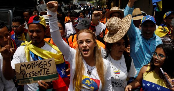 Foto: Lilian Tintori, esposa de Leopoldo López, en la celebración de los 100 días de protestas. (Reuters)