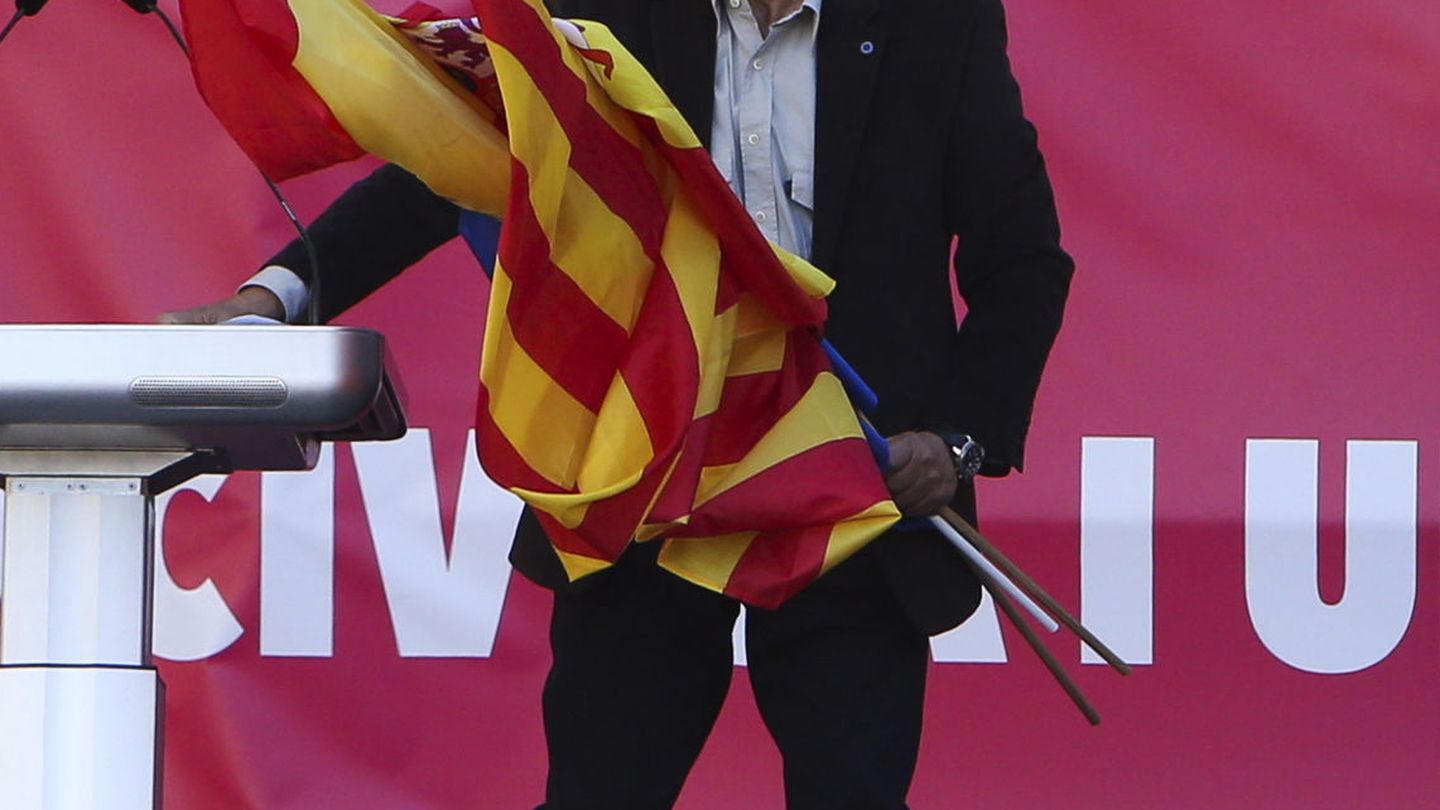 Josep Borrell, en la última manifestación constitucionalista en Barcelona, el pasado 29 de octubre. (EFE)