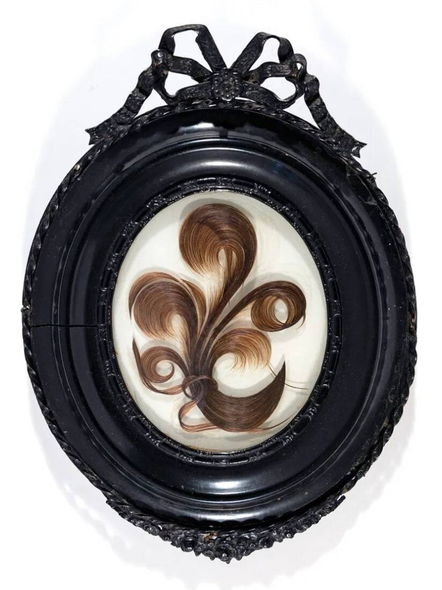 Cuadro con cabello humano. (Museo Nacional del Romanticismo)