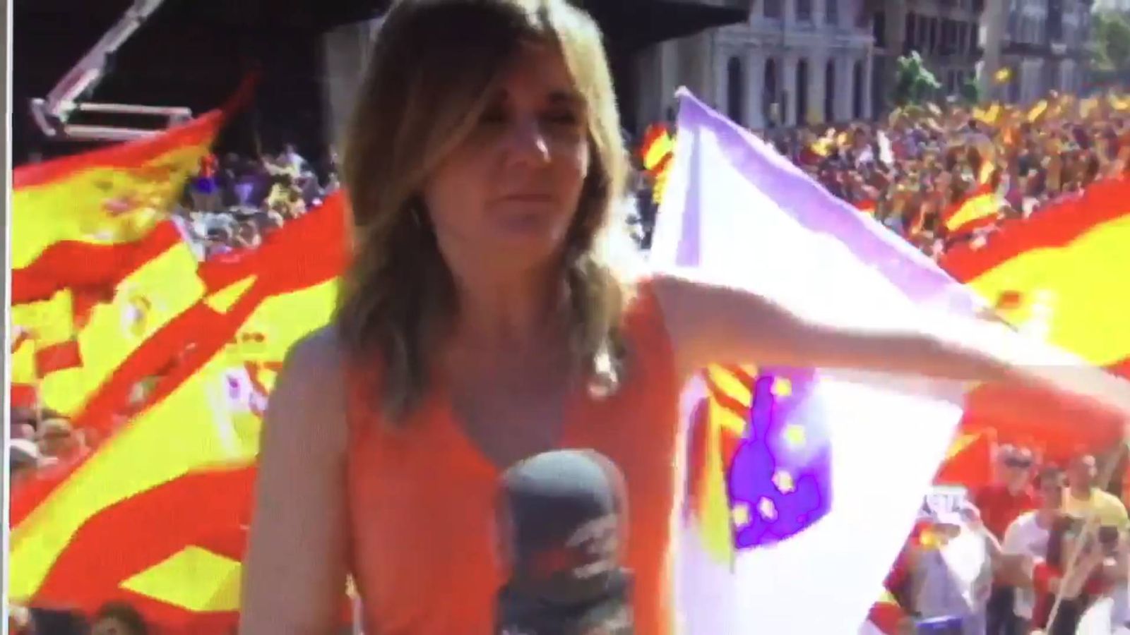 Foto: Una reportera de TV3, agredida e insultada tras la manifestación de Barcelona.