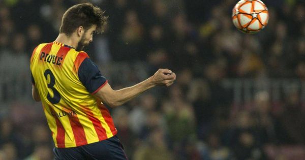 Foto: Piqué, durante un partido con la selección catalana. (EFE)