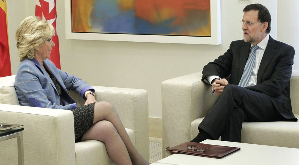 Rajoy durante una visita de Aguirre cuando estuvo en la presidencia de Madrid. (Efe)