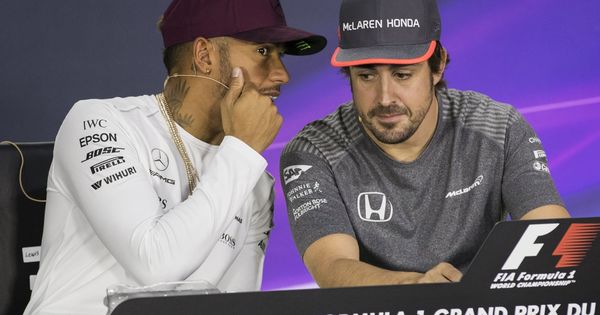 Foto: Lewis Hamilton y Fernando Alonso en rueda de prensa. (EFE)