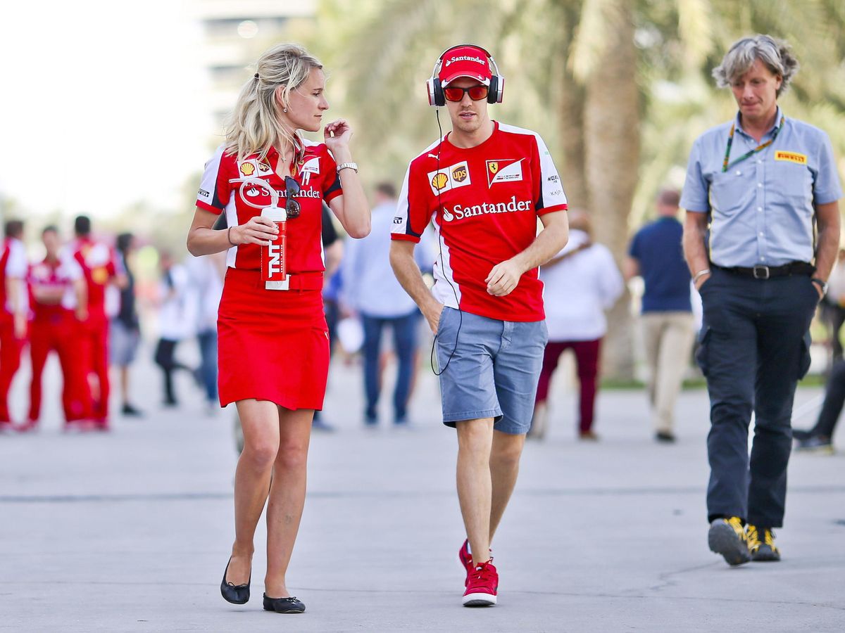 Foto: Britta Roeske ha sido la figura que ha gestionado las apariciones públicas de Sebastian Vettel desde hace una década. (EFE/Srdjan Suki))
