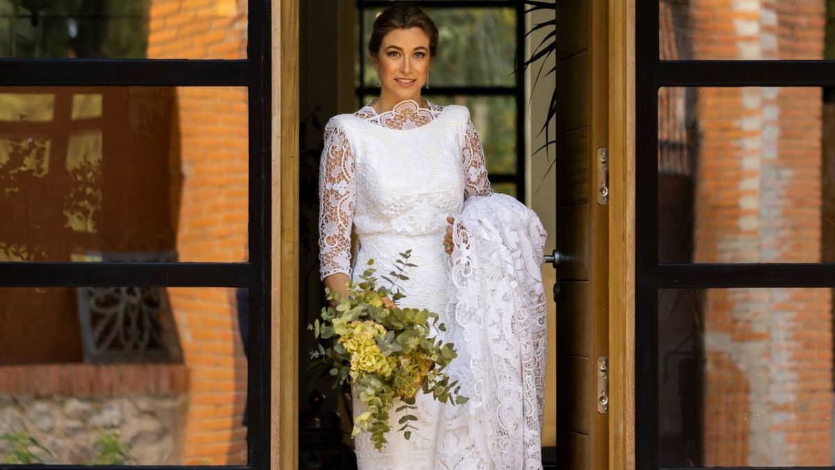 El día de Lucía: boda multitudinaria, vestido de novia y enclave industrial