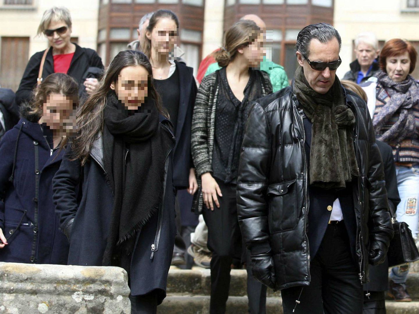 La familia Marichalar, en el funeral por la condesa viuda de Ripalda. (EFE)