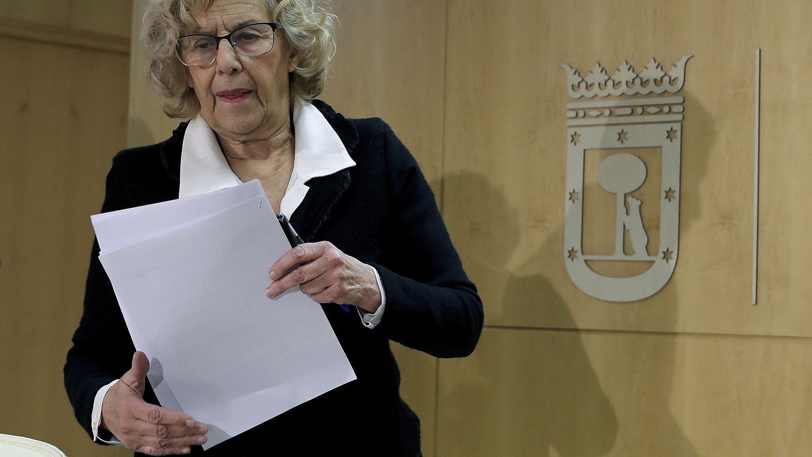 Foto: La alcaldesa de la ciudad de Madrid, Manuela Carmena, antes de iniciar una rueda de prensa en el Ayuntamiento. (EFE)