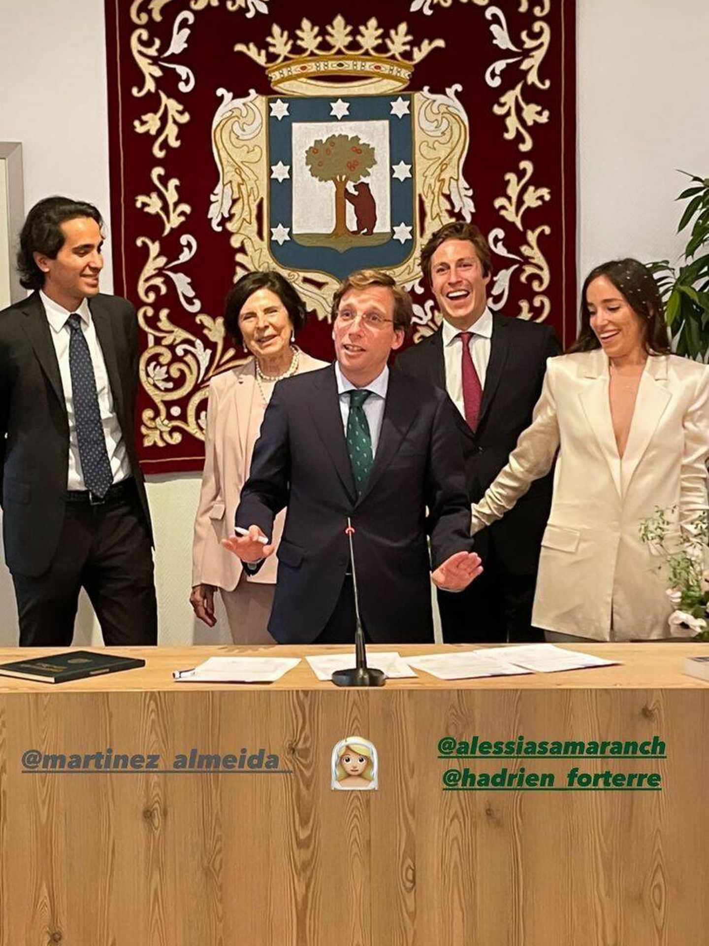 José Luis Martínez-Almeida ofició la ceremonia civil. (Redes)