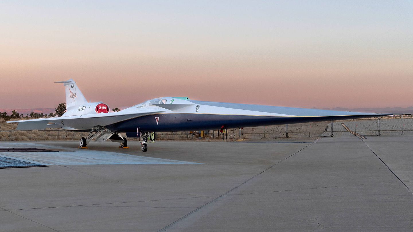 El avión supersónico silencioso X-59 en la pista. (NASA/Lockheed Martin Skunk Works)