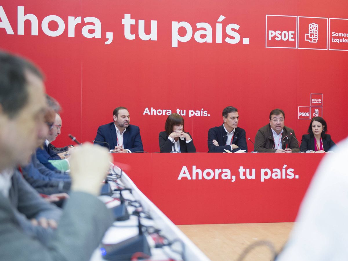 Foto: Pedro Sánchez preside la primera reunión del consejo político federal del PSOE tras el 39º Congreso, el 11 de noviembre de 2017 en Alcalá de Henares. (Inma Mesa | PSOE)