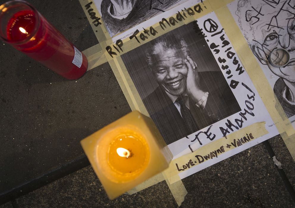 Foto: Velas en memoria de Mandela en Harlem, Nueva York (Reuters)