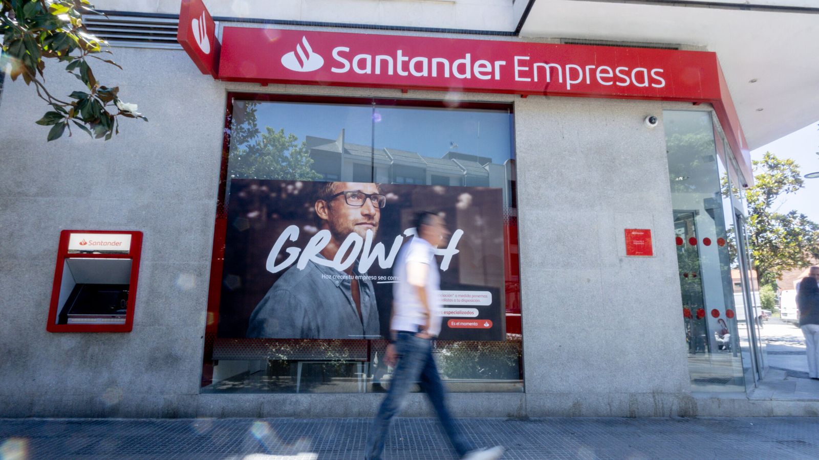 Santander ofrecerá prejubilaciones a partir de 55 años con hasta el 95 % de la pensión