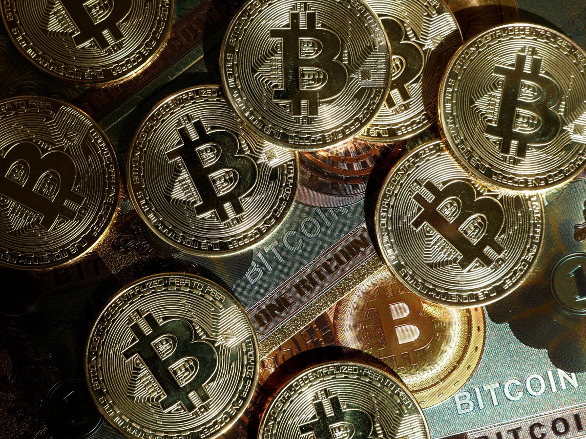 Foto: Ilustración con bitcoins. (Reuters/Benoit Tessier)