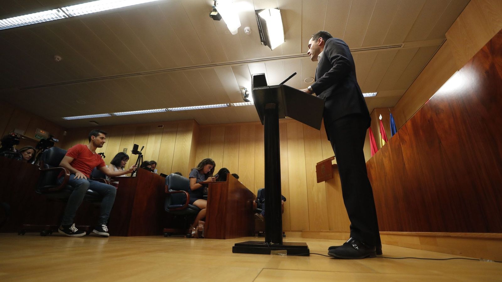 Foto: El candidato de Ciudadanos a la Comunidad de Madrid, Ignacio Aguado, en la Asamblea. (EFE)