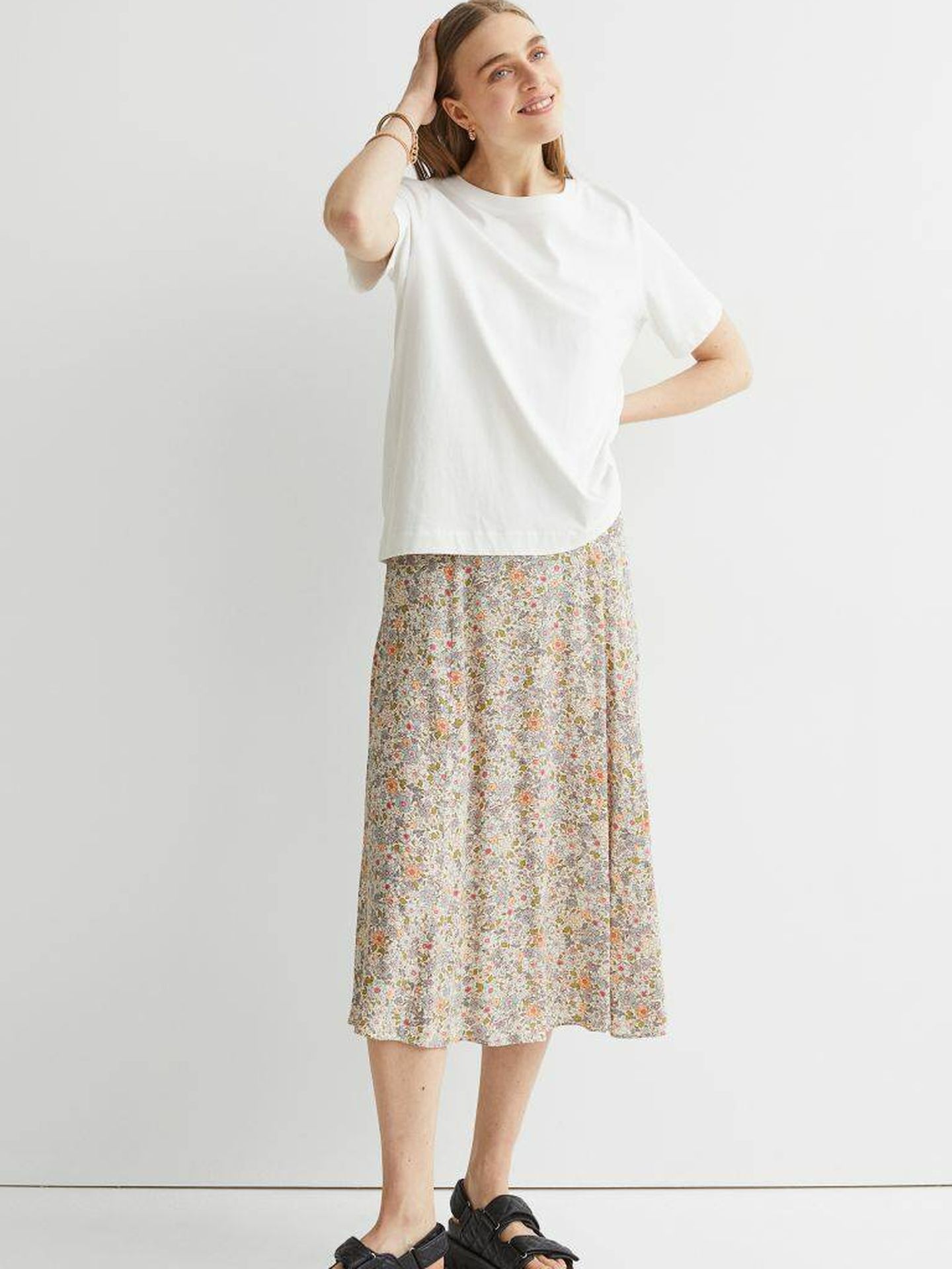 De Zara a H&M: 5 faldas midi de primavera por menos de 30 euros