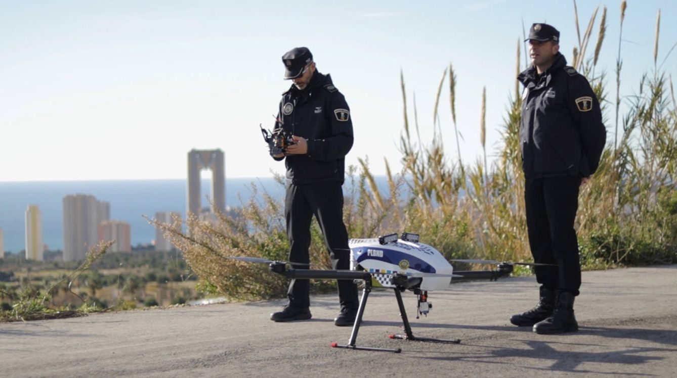 El dron HYBRiX.20 vigila desde este año Benidorm y es un fiel aliado de su Policía Local. 