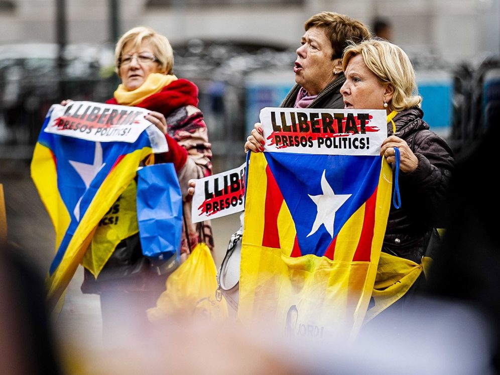 Foto: Protesta en Cataluña en defensa de la libertad de los presos políticos. (EFE)