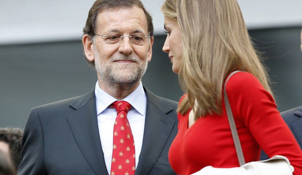 Foto: La mirada indiscreta de Mariano Rajoy