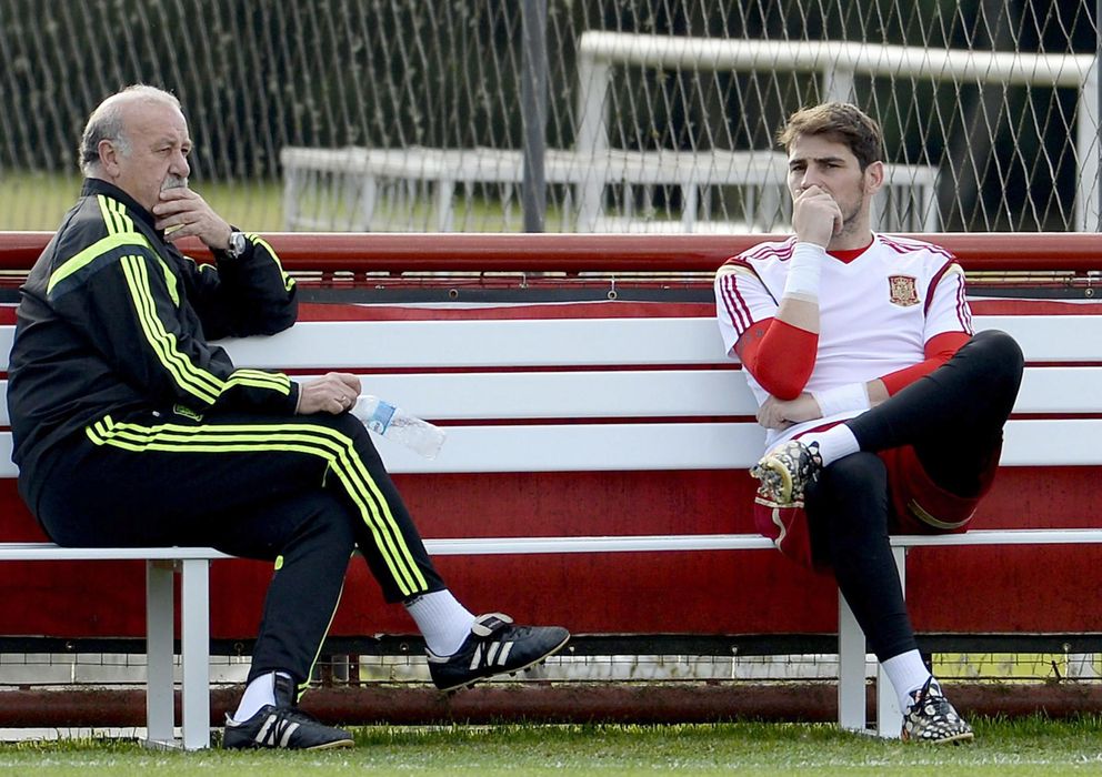 Foto: Casillas y Del Bosque conversan durante el entrenamiento de la selección española. 