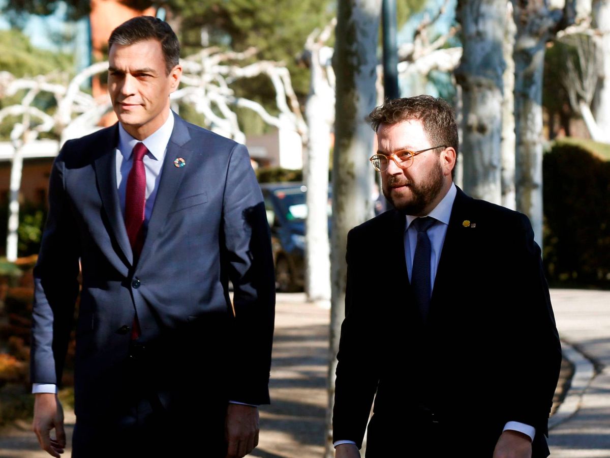 Foto: Pedro Sánchez y Pere Aragonès, llegando a la primera reunión de la mesa de diálogo. (EFE)