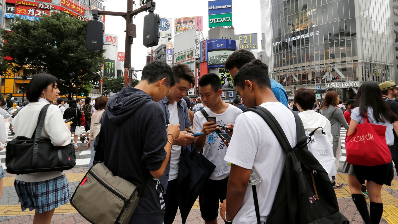 Foto: Varios estudiantes japoneses en Tokio, Japón. (Reuters)