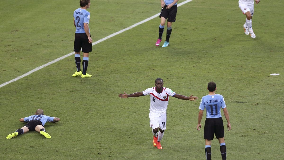 Campbell 'revienta' a una Uruguay que tiene más problemas que la baja de Luis Suárez