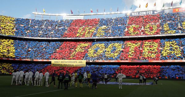Foto: El Camp Nou, en el último Clásico. (EFE)