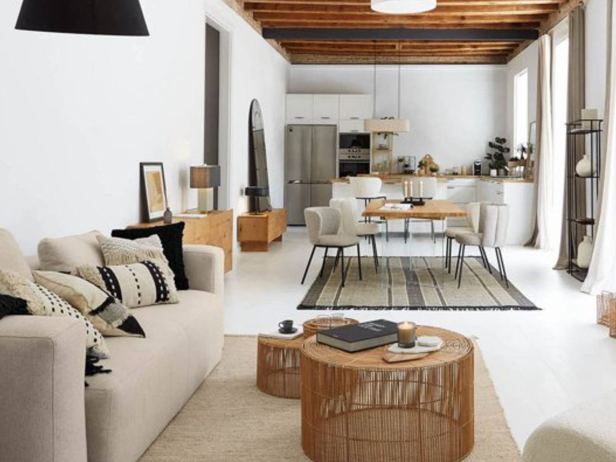 Dale un giro elegante a la decoración de tu habitación con esta bonita  cómoda de madera de Ikea