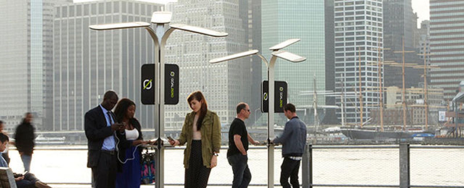 Foto: Nueva York instala los primeros cargadores solares gratuitos para móviles