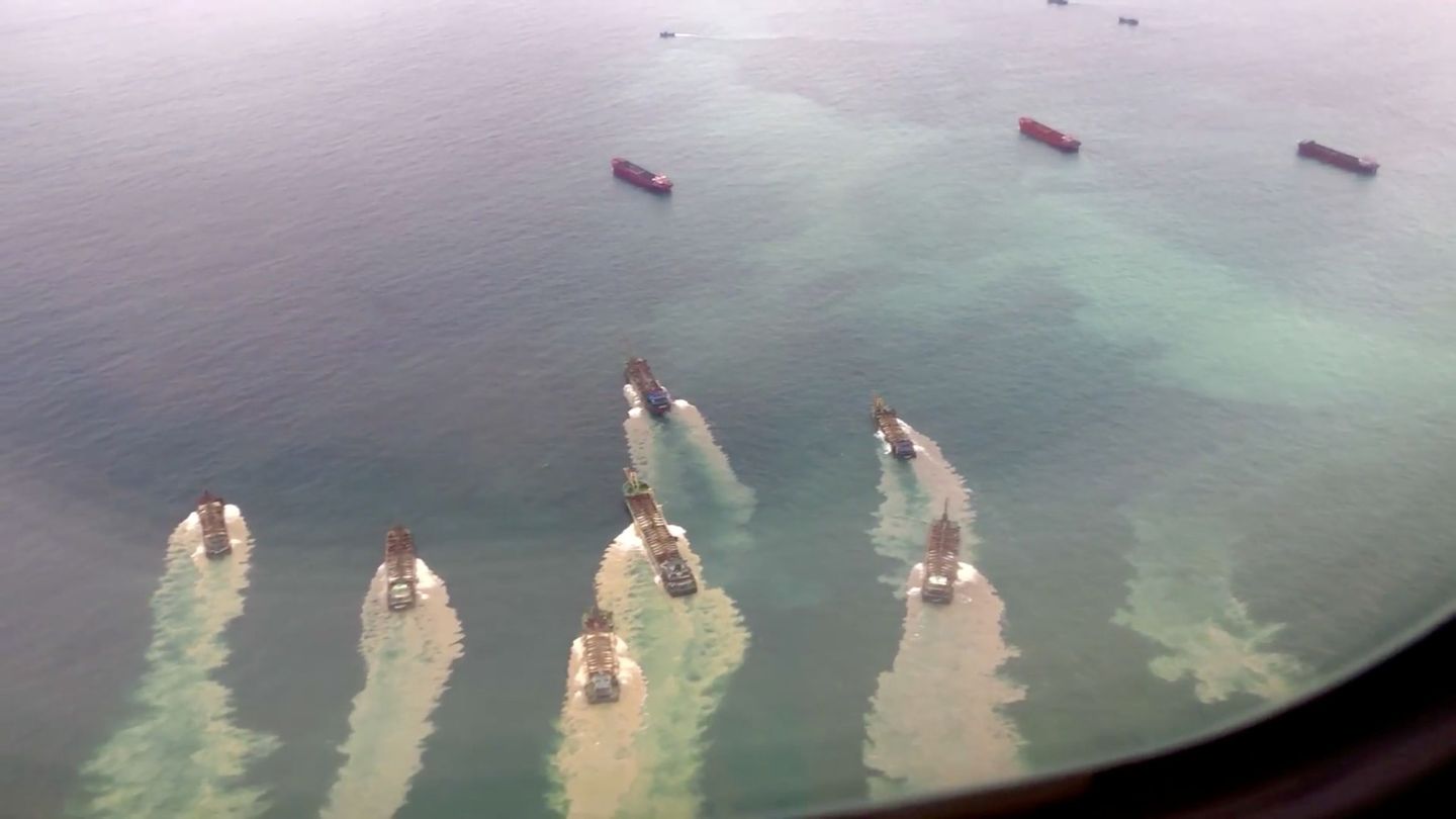 Barcos 'de arena' chinos cerca de las islas Matsu, controladas por Taiwán. (Reuters)