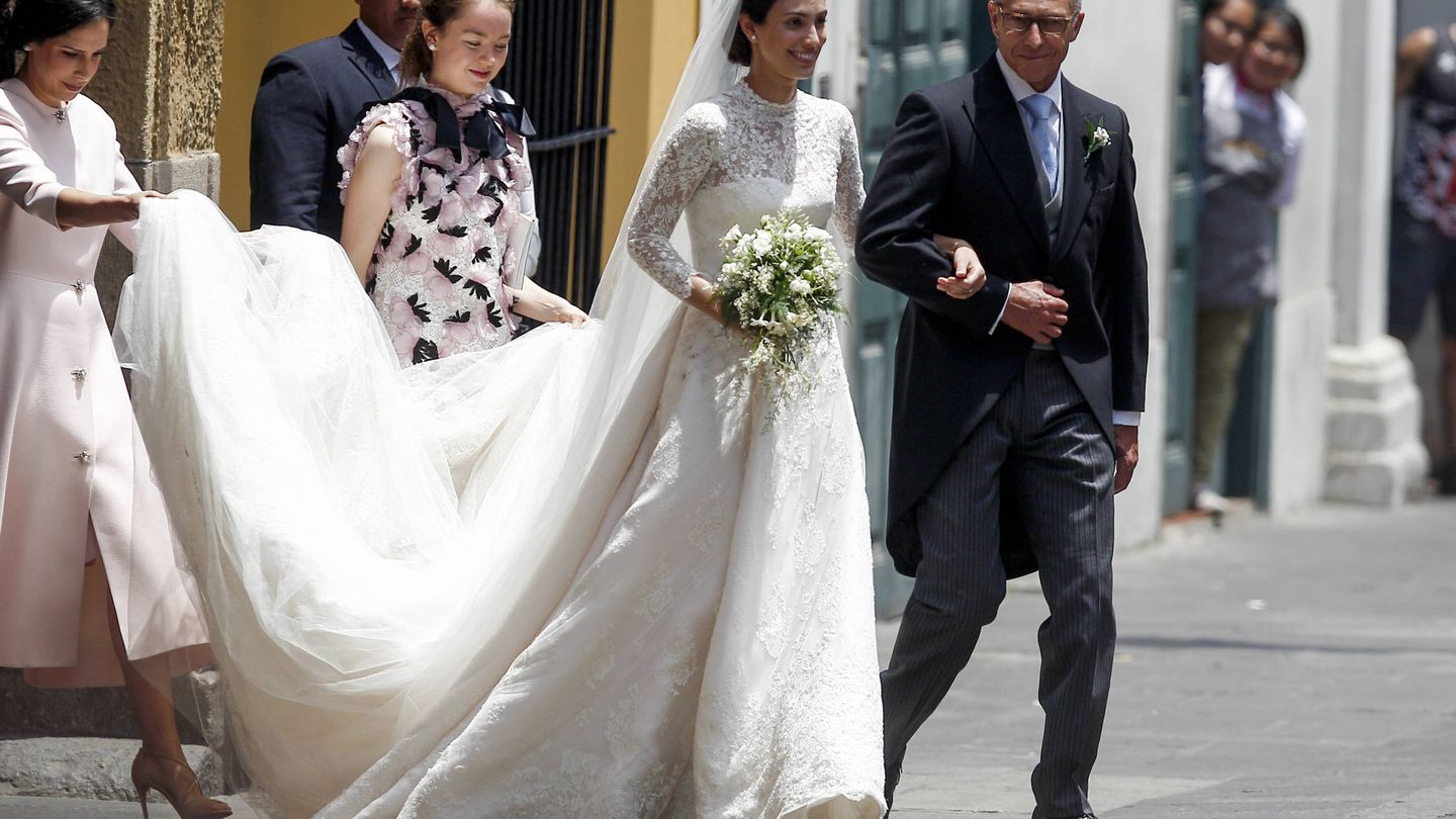 Sassa de Osma, radiante con su vestido de novia de Jorge Vázquez. (Getty)