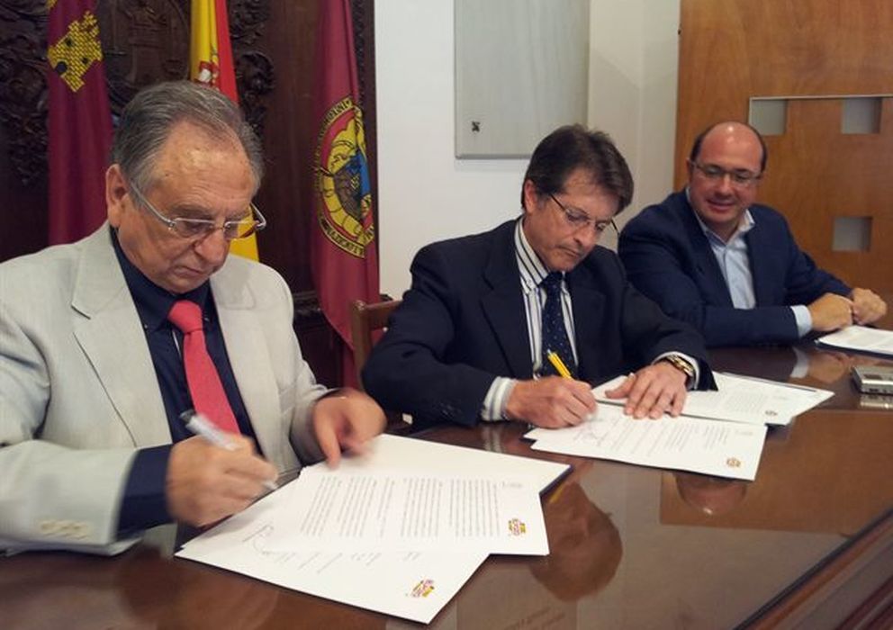 Foto: Momento de la firma del acuerdo. (Foto: Ayuntamiento de Lorca)