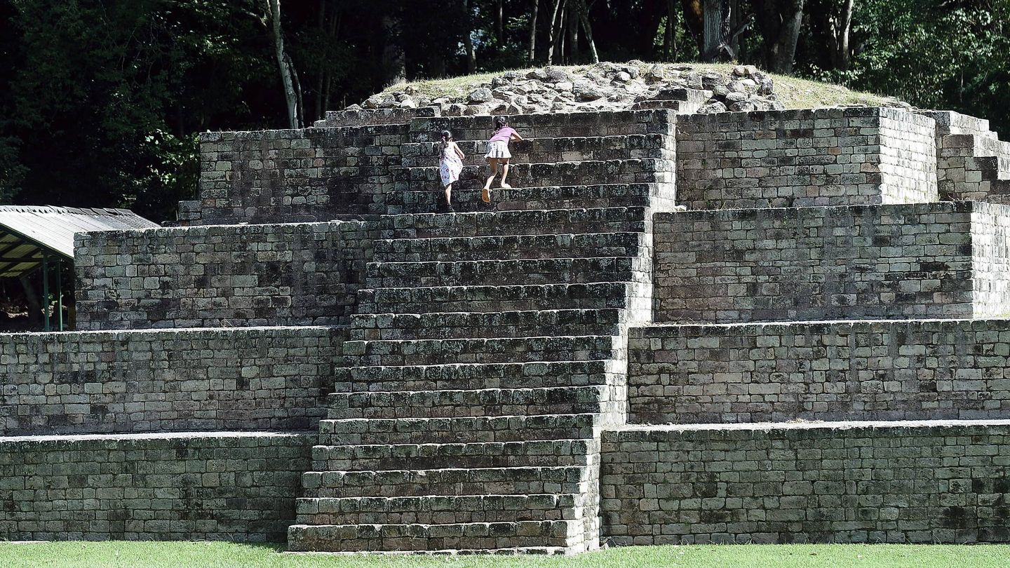 Pirámide en el parque arqueológico de Copán, en Honduras. (EFE/Gustavo Amador)