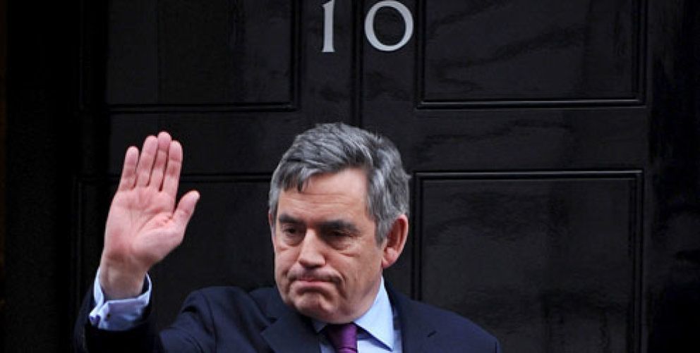Foto: Brown ofrece su cabeza a los liberales y Cameron una reforma electoral