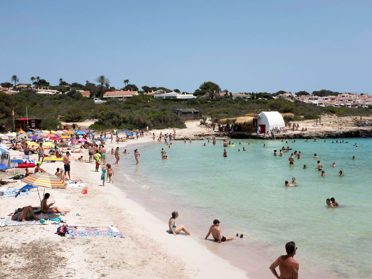 Foto: Playa de Binibèquer en Menorca. (EFE) 