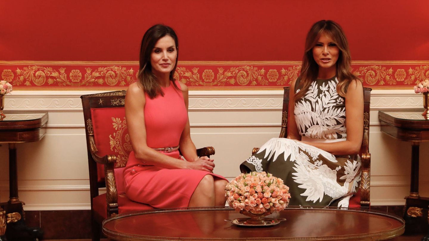 Las dos primeras damas, en la Sala Roja de la Casa Blanca. (Gtres)