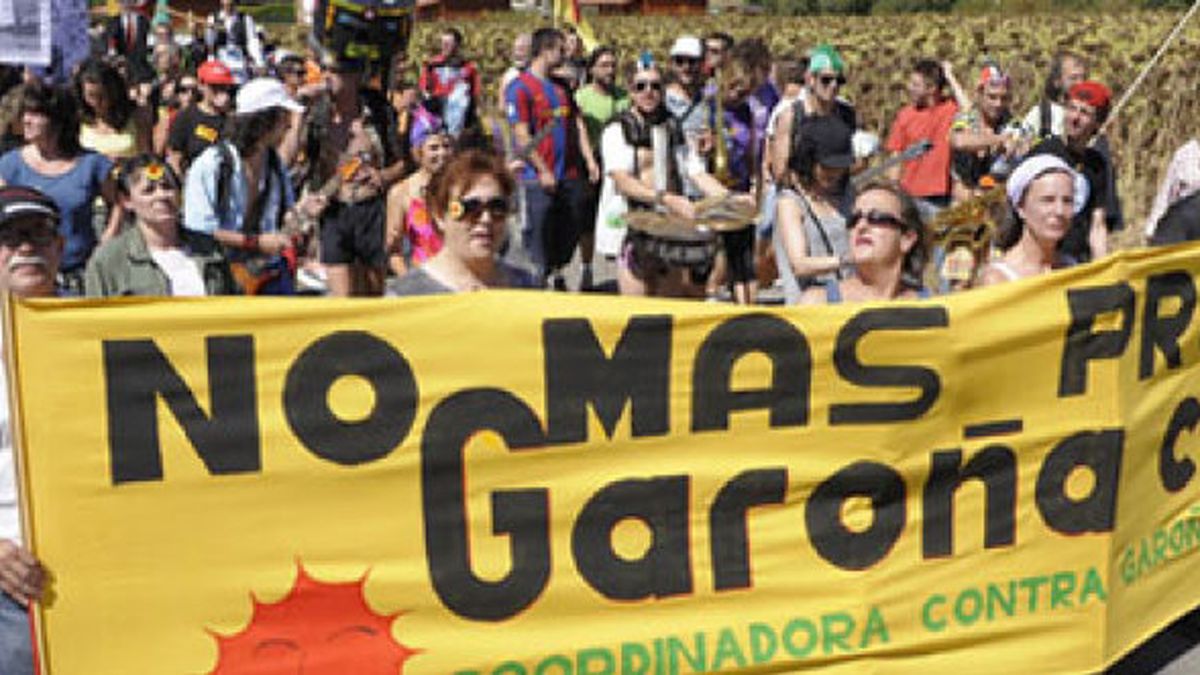 Más de 500 ecologistas de Burgos, La Rioja y País Vasco marchan contra Garoña