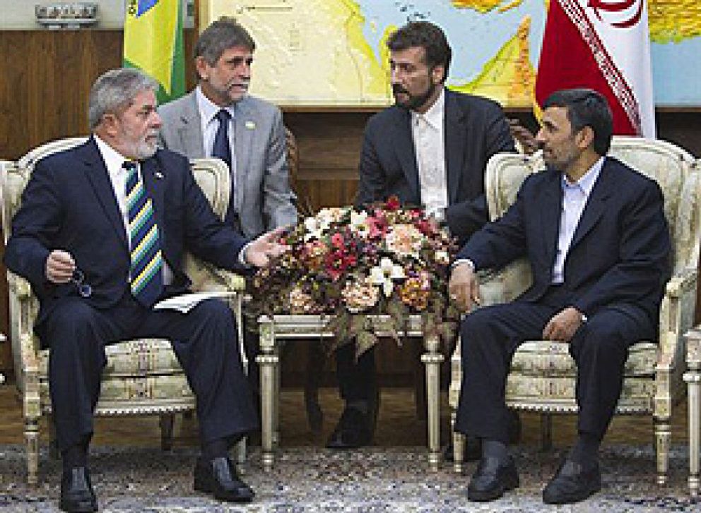Foto: Irán, Turquía y Brasil firman el acuerdo para intercambiar combustible nuclear