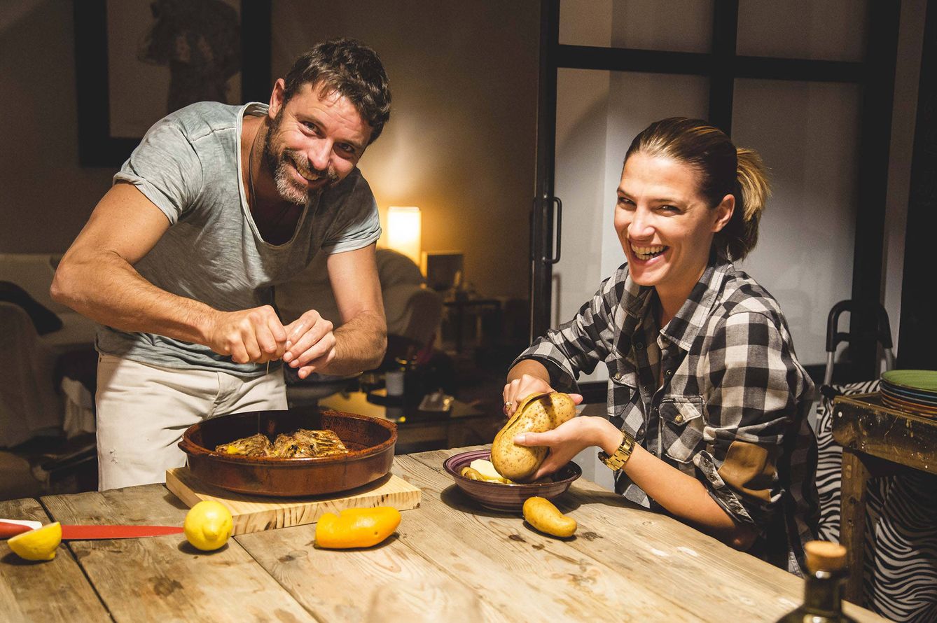 Laura Sánchez y David Ascanio nos preparan unas costillas dulces (Foto: Jau Fornés)