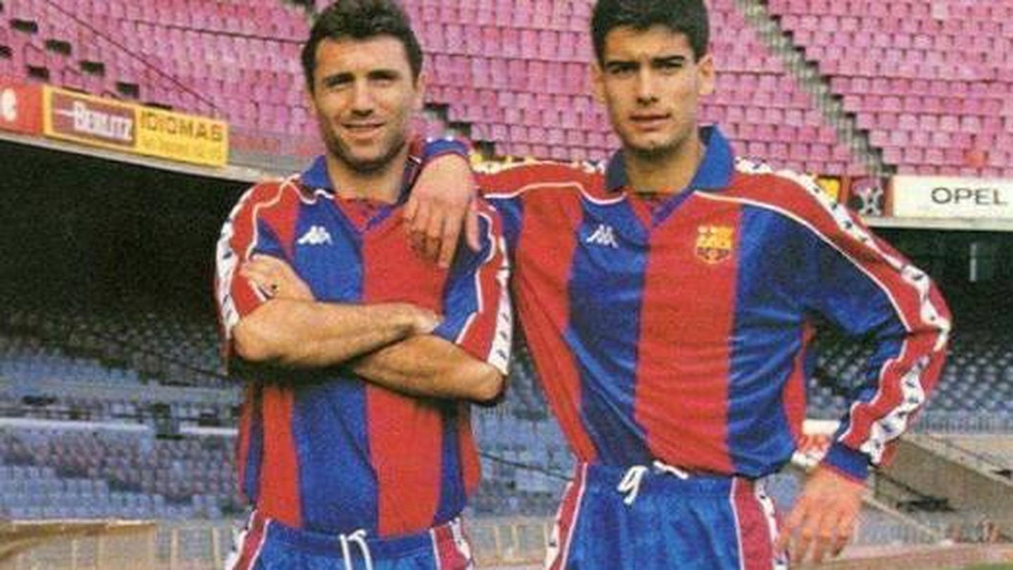 Hristo Stoichkov y Pep Guardiola, durante su época como jugadores del FC Barcelona. (Imagen de archivo)