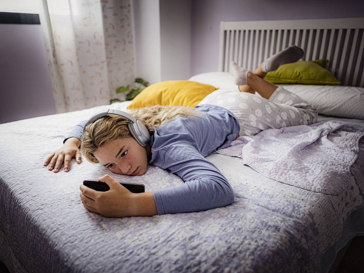 Foto: Ni dejar el móvil ni la tila: El truco de la ciencia para dormir bien. (iStock)