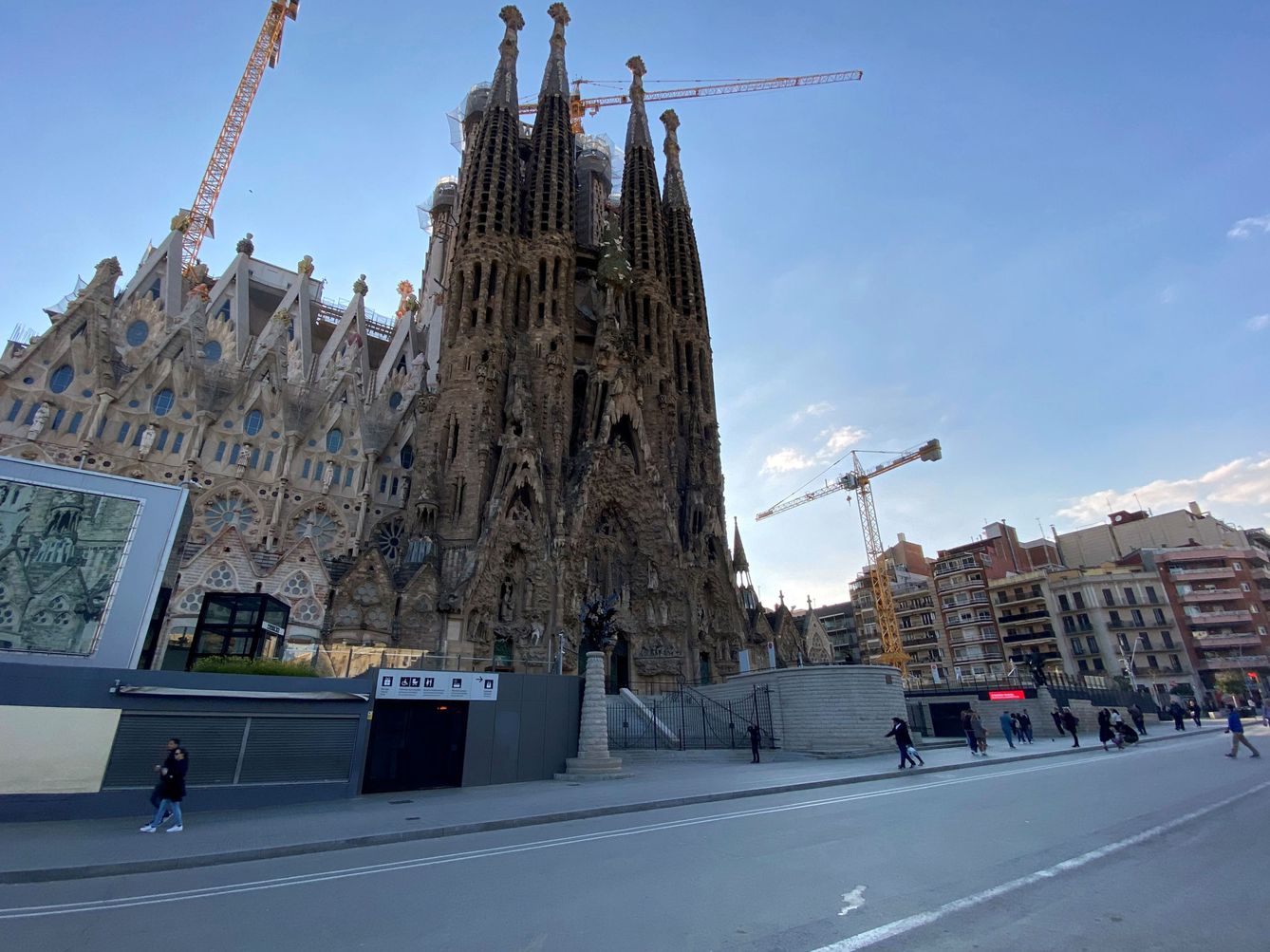 La Sagrada Familia de Barcelona, sin las habituales colas. (EFE)