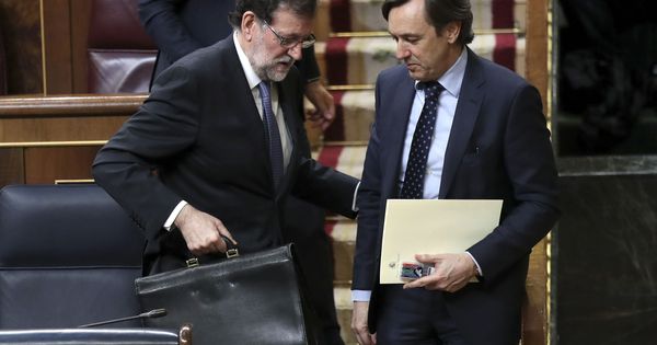 Foto: Mariano Rajoy y Rafael Hernando durante la sesión de control al Gobierno. (EFE)