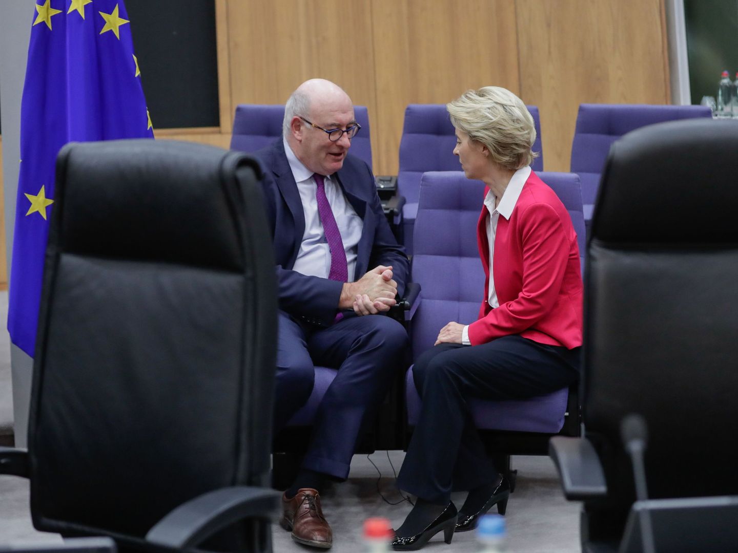 Hogan junto a la presidenta de la Comisión Europea. (EFE)
