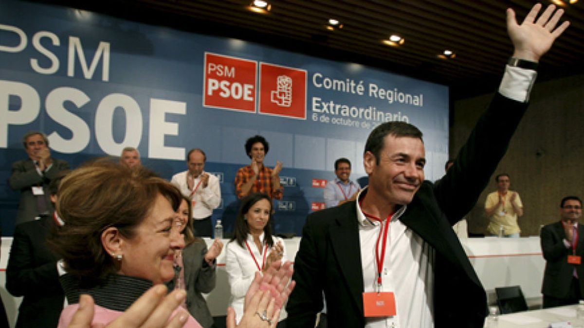 Gómez adelanta por la izquierda a Zapatero para ganar a la "neoliberal" Aguirre